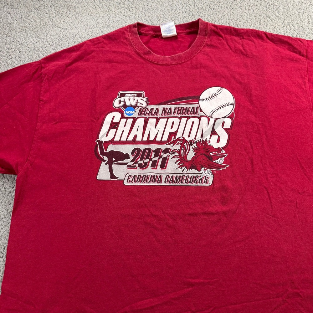 Gildan Carolina Gamecocks 2011 NCAA National Champions CWS T-Shirt Mens 2XL Red